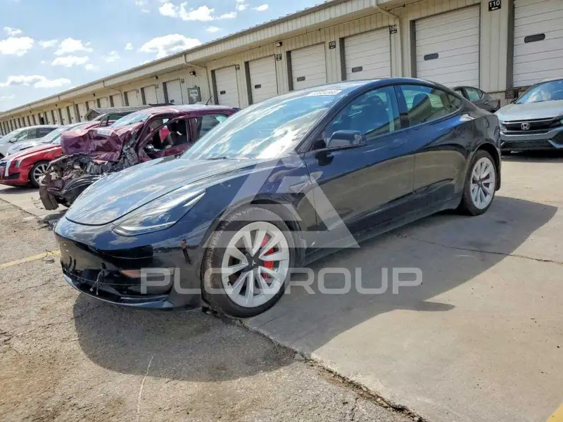 2023 Tesla Model 3 фото