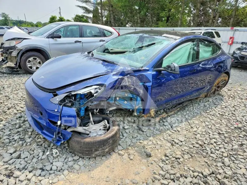 2023 Tesla Model 3 фото