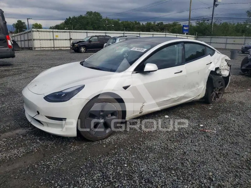 2023 Tesla Model 3 фото