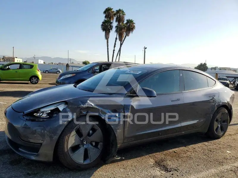 2023 Tesla Model 3 фото