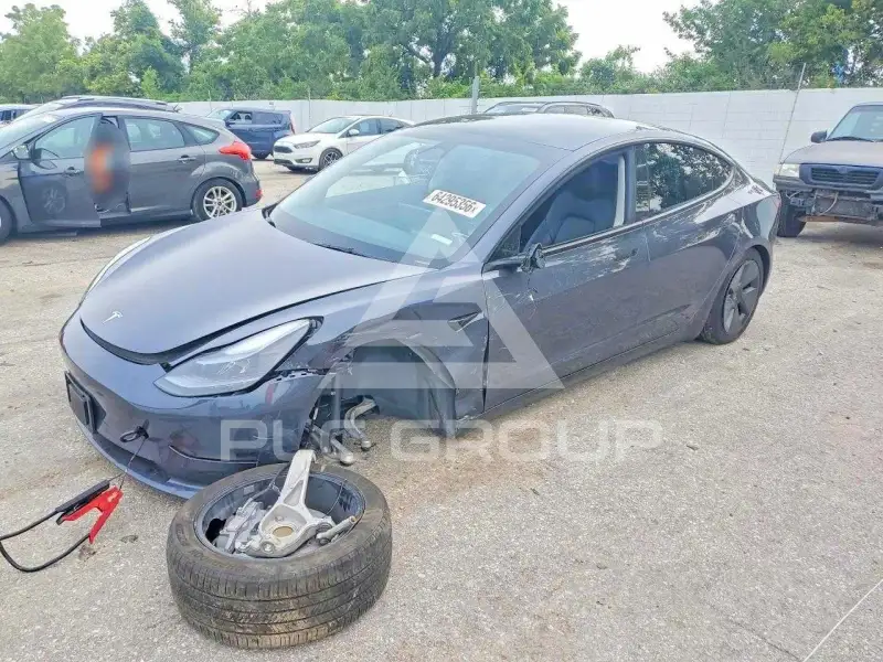 2023 Tesla Model 3 фото