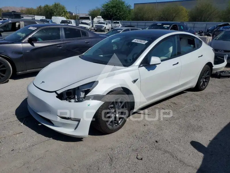 2023 Tesla Model 3 фото