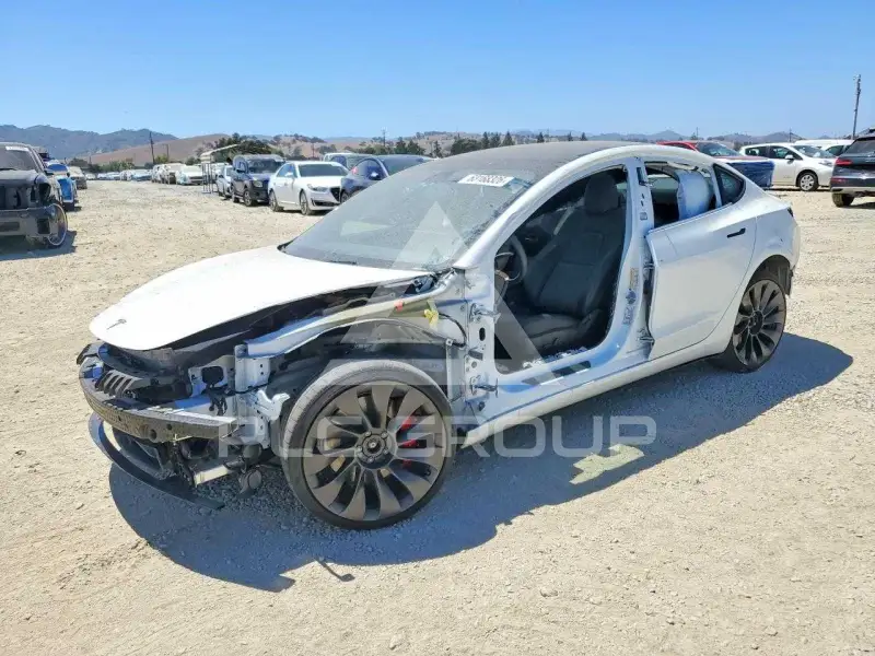 2023 Tesla Model 3 фото