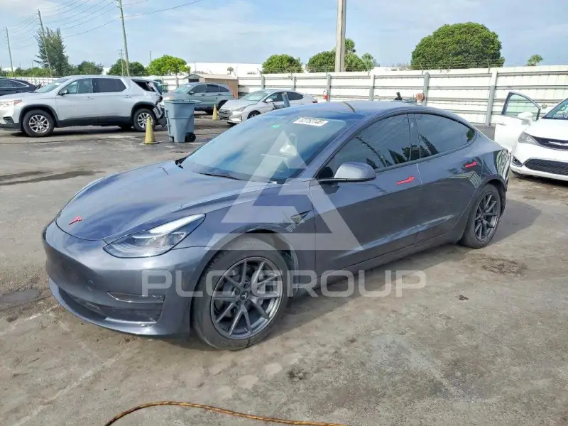 2023 Tesla Model 3 фото
