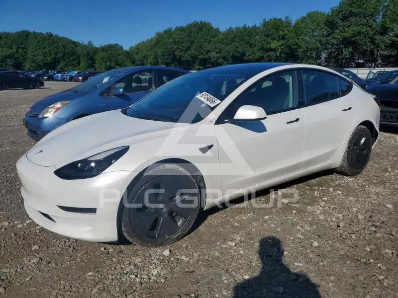 2023 Tesla Model 3 фото