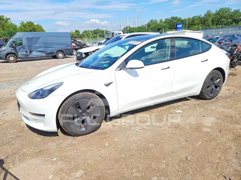 2023 Tesla Model 3 фото