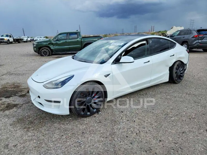 2023 Tesla Model 3 фото