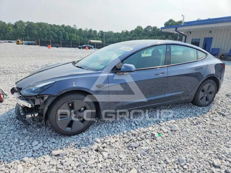 2023 Tesla Model 3 фото