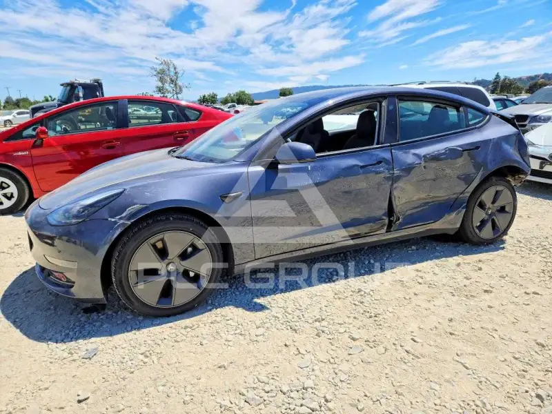 2023 Tesla Model 3 фото