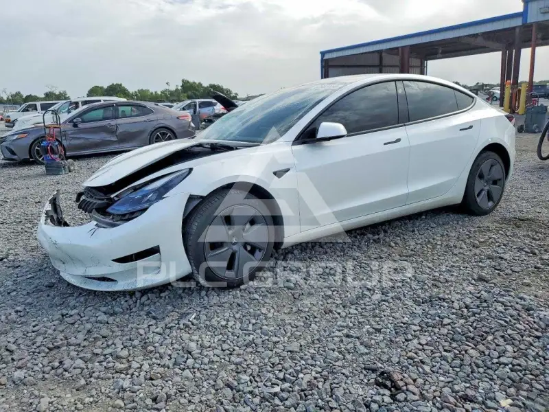 2023 Tesla Model 3 фото