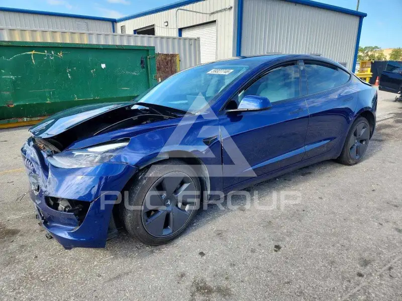 2023 Tesla Model 3 фото