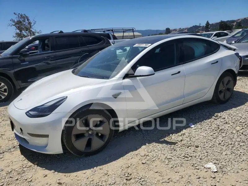 2023 Tesla Model 3 фото