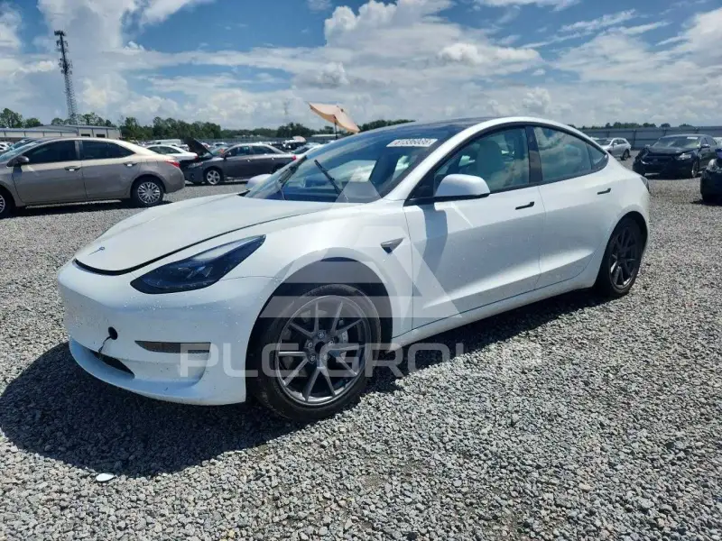 2023 Tesla Model 3 фото
