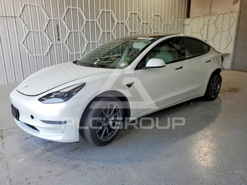 2023 Tesla Model 3 фото