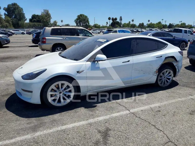 2023 Tesla Model 3 фото