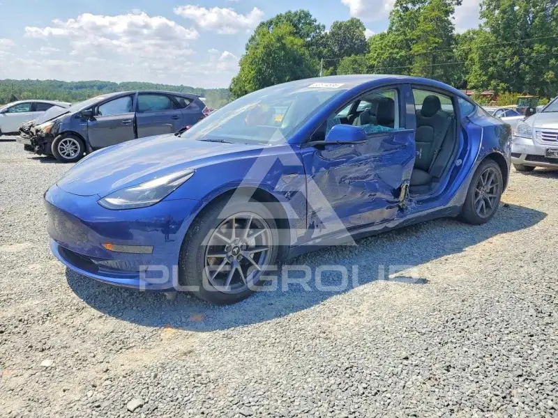 2023 Tesla Model 3 фото