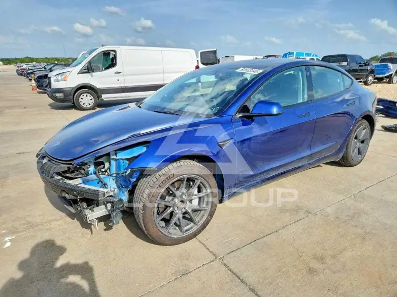 2023 Tesla Model 3 фото