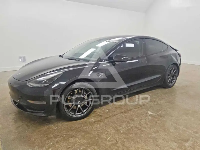 2023 Tesla Model 3 фото