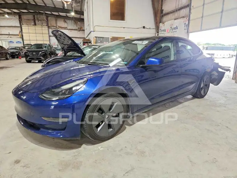 2023 Tesla Model 3 фото