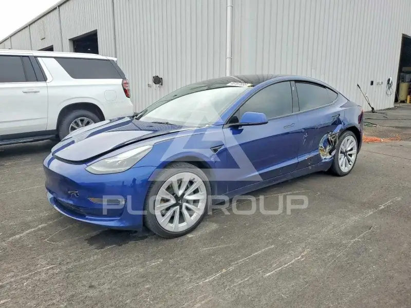 2023 Tesla Model 3 фото