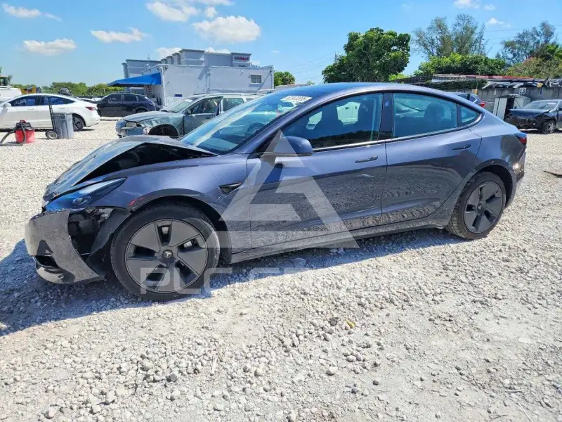 2023 Tesla Model 3 фото