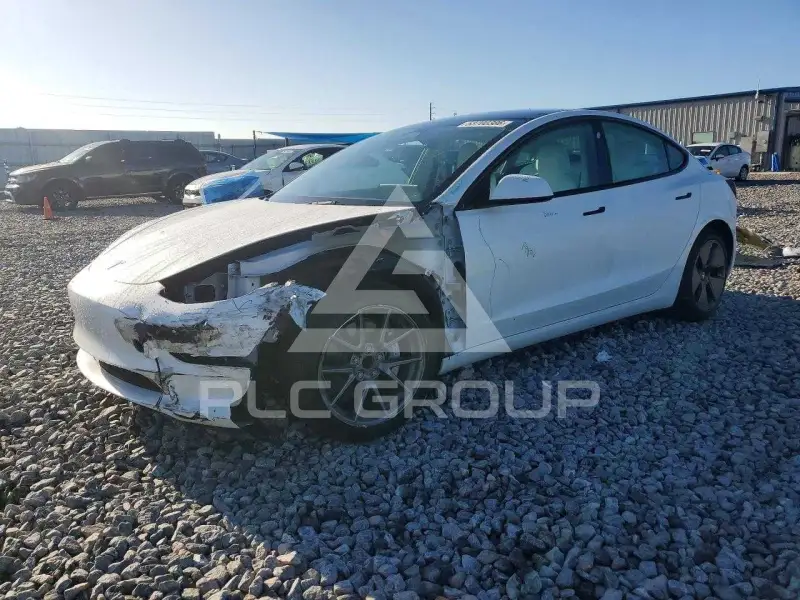 2023 Tesla Model 3 фото