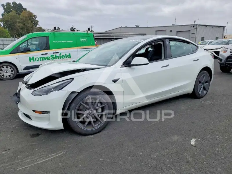 2023 Tesla Model 3 фото