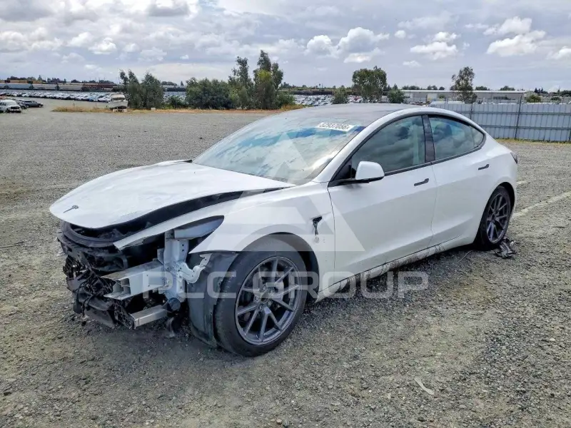 2023 Tesla Model 3 фото