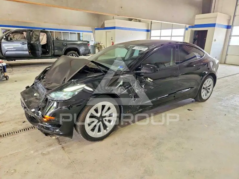 2023 Tesla Model 3 фото