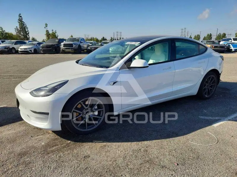 2023 Tesla Model 3 фото