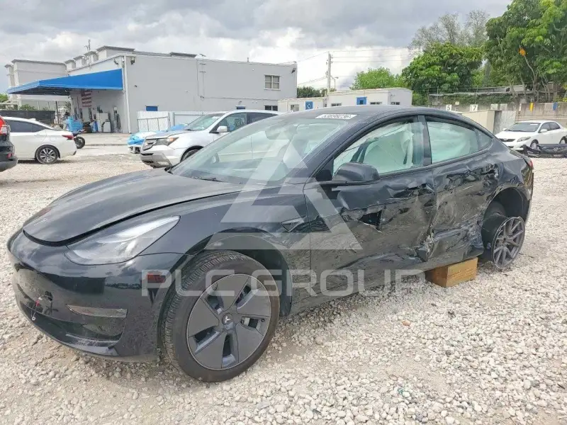 2023 Tesla Model 3 фото