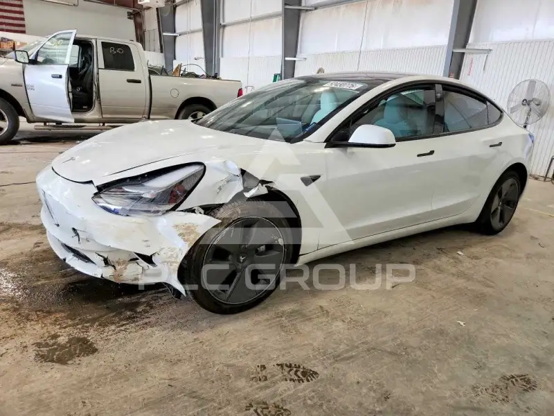2023 Tesla Model 3 фото