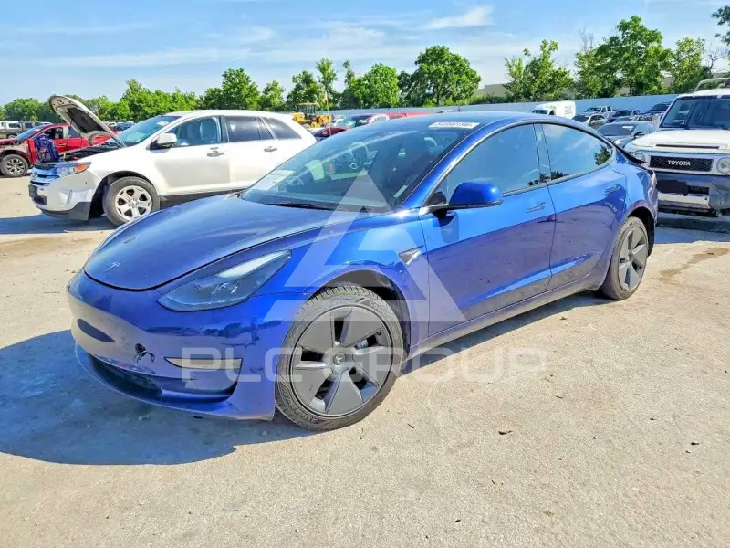 2023 Tesla Model 3 фото