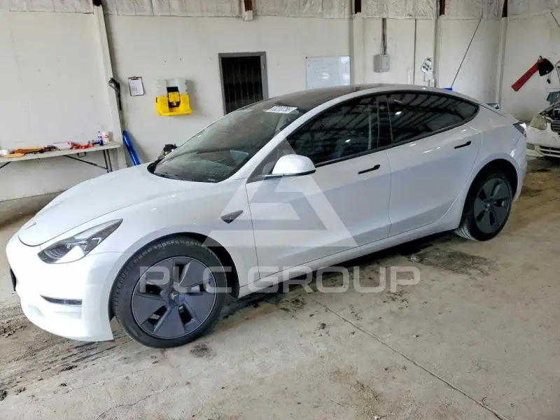 2023 Tesla Model 3 фото