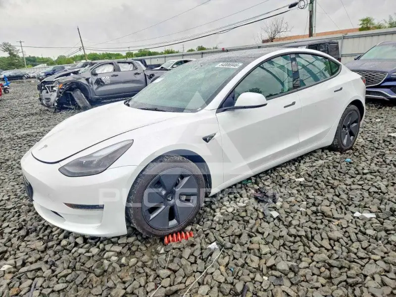 2023 Tesla Model 3 фото