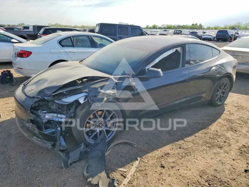2023 Tesla Model 3 фото
