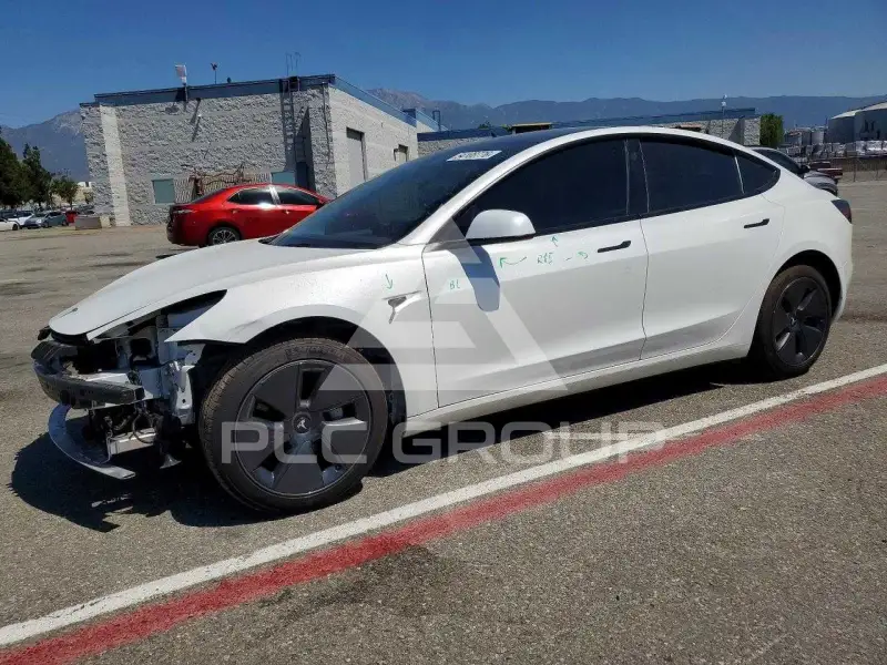 2023 Tesla Model 3 фото
