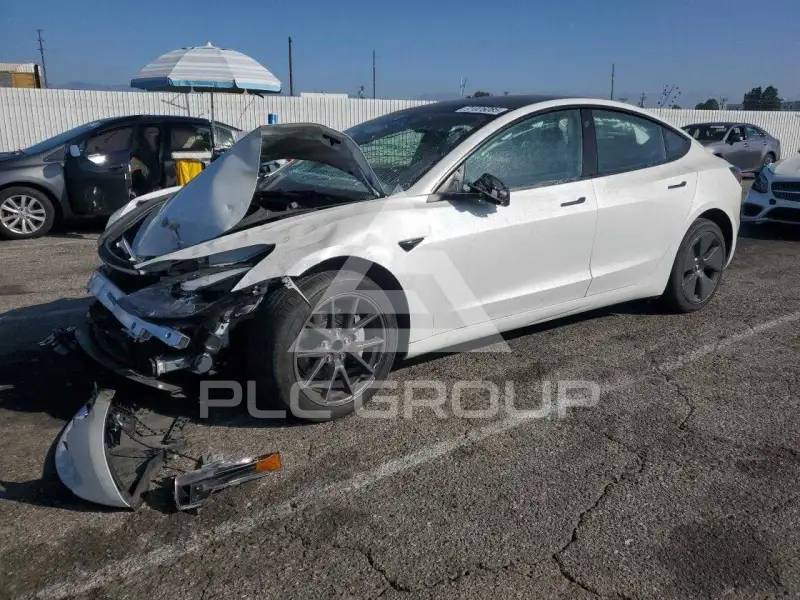 2023 Tesla Model 3 фото