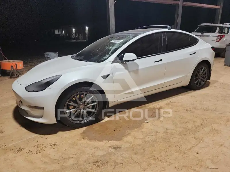 2023 Tesla Model 3 фото