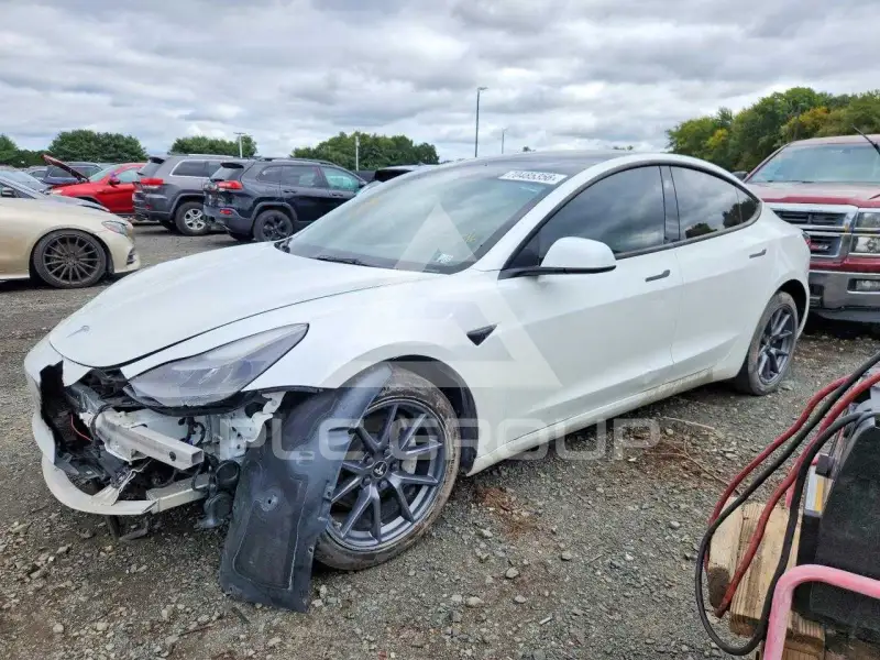 2023 Tesla Model 3 фото