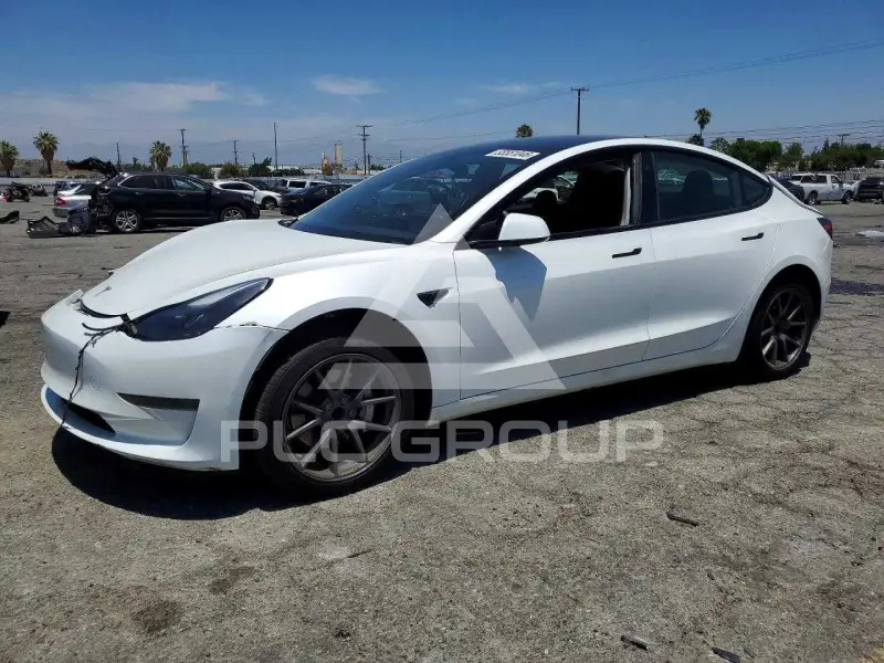 2023 Tesla Model 3 фото