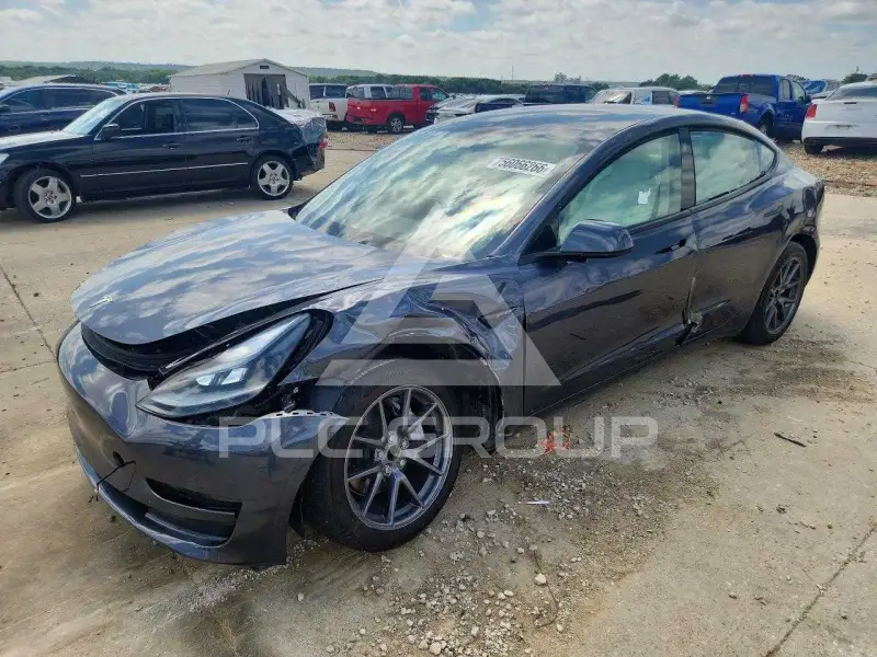 2023 Tesla Model 3 фото