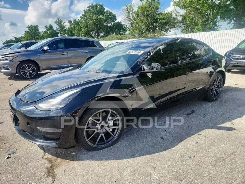 2023 Tesla Model 3 фото