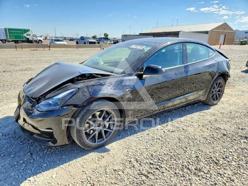2023 Tesla Model 3 фото