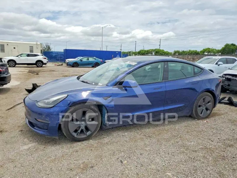 2023 Tesla Model 3 фото