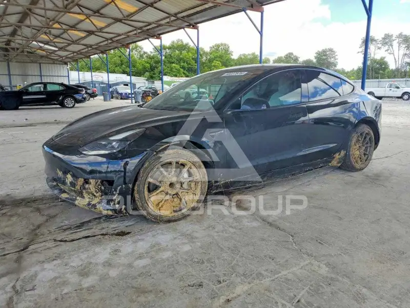 2023 Tesla Model 3 фото