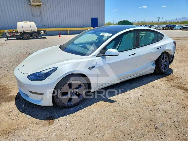 2023 Tesla Model 3 фото