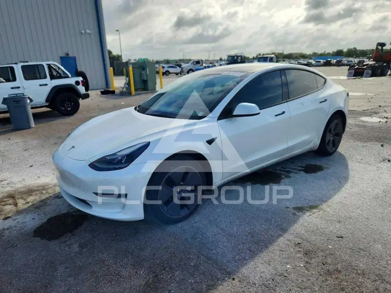 2023 Tesla Model 3 фото