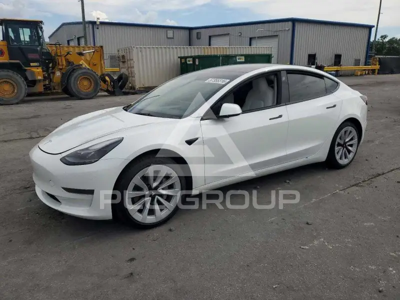 2023 Tesla Model 3 фото