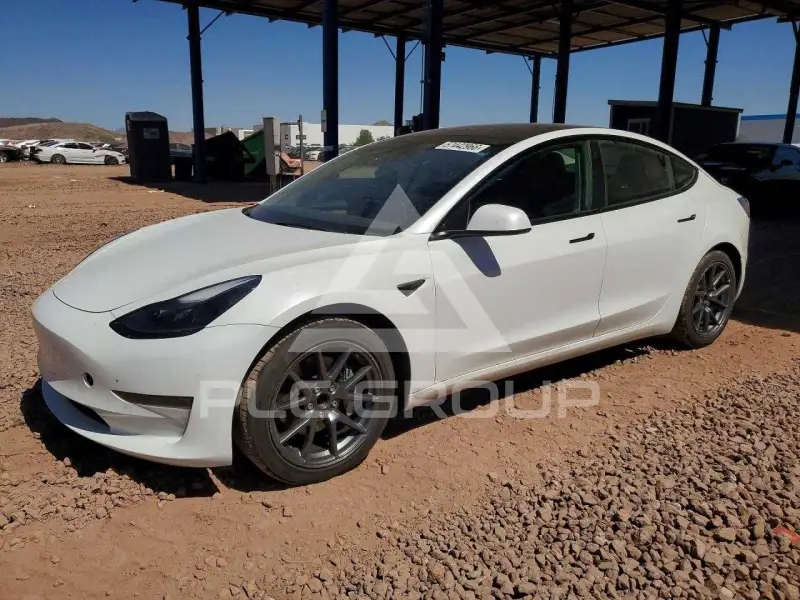 2023 Tesla Model 3 фото
